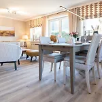 Haus Sonnentraum Whg 1 Eg 아파트 *